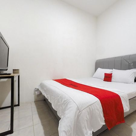 Reddoorz At Flamboyan Harapan Indah Hotel Bekasi Eksteriør billede