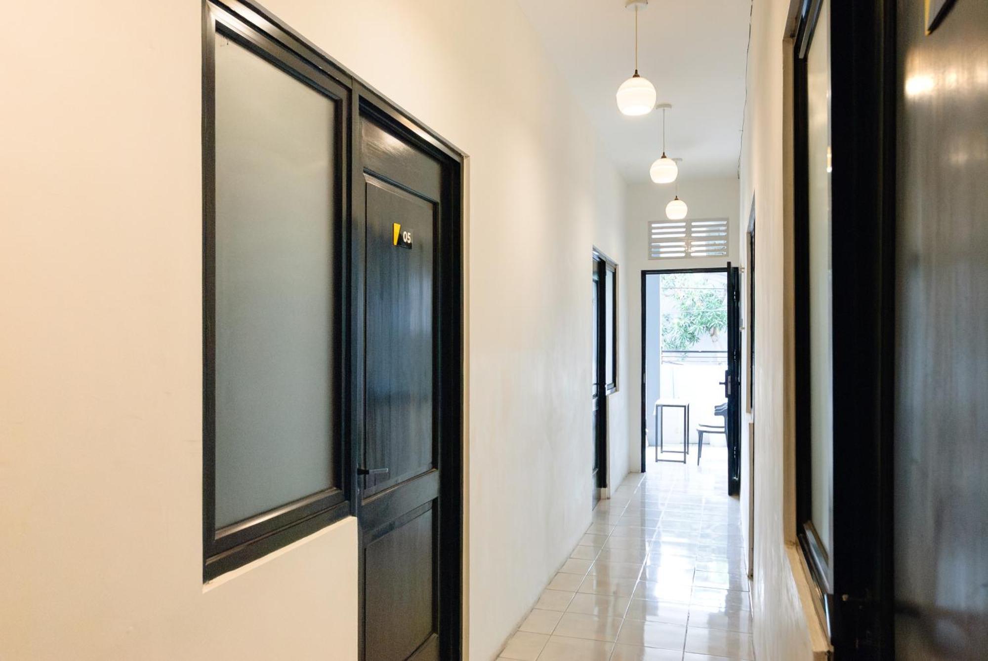 Reddoorz At Flamboyan Harapan Indah Hotel Bekasi Eksteriør billede