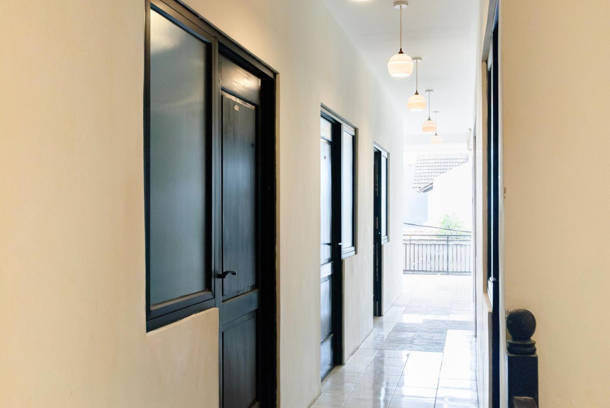 Reddoorz At Flamboyan Harapan Indah Hotel Bekasi Eksteriør billede