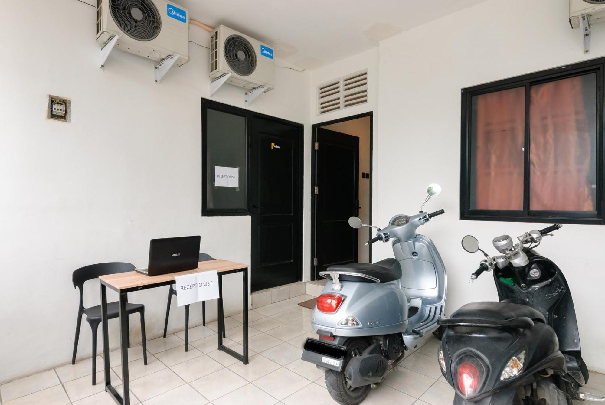 Reddoorz At Flamboyan Harapan Indah Hotel Bekasi Eksteriør billede