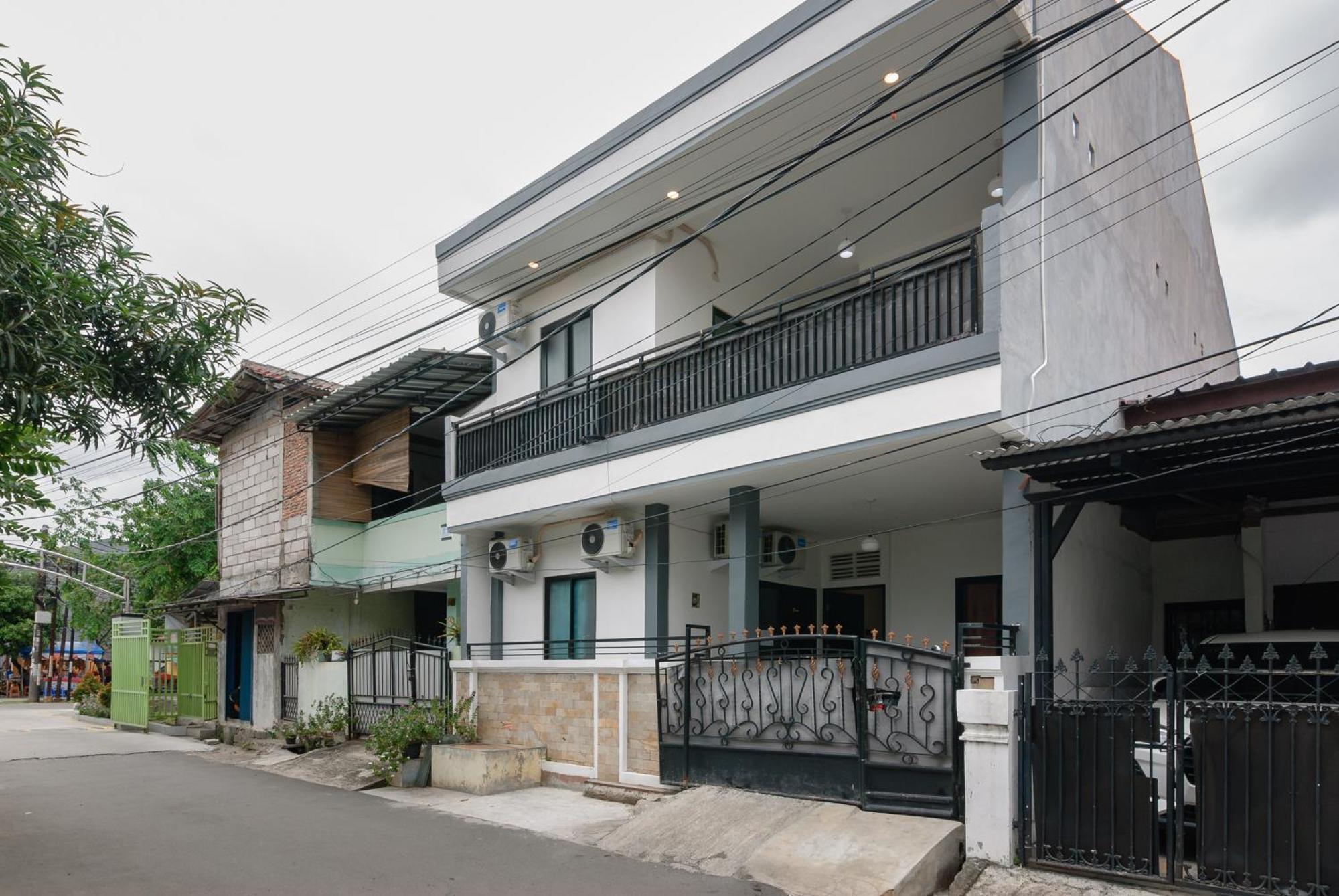 Reddoorz At Flamboyan Harapan Indah Hotel Bekasi Eksteriør billede