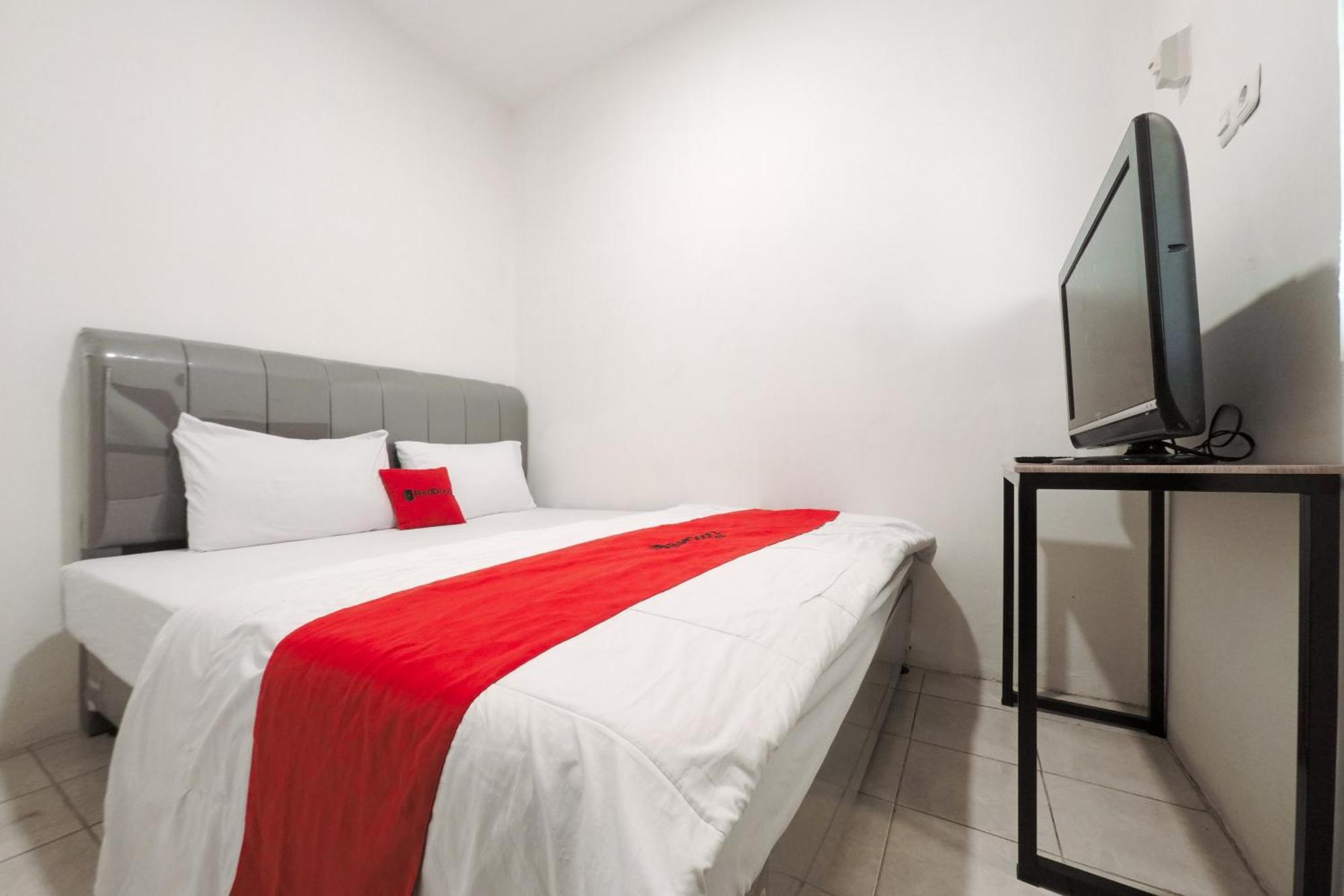 Reddoorz At Flamboyan Harapan Indah Hotel Bekasi Eksteriør billede