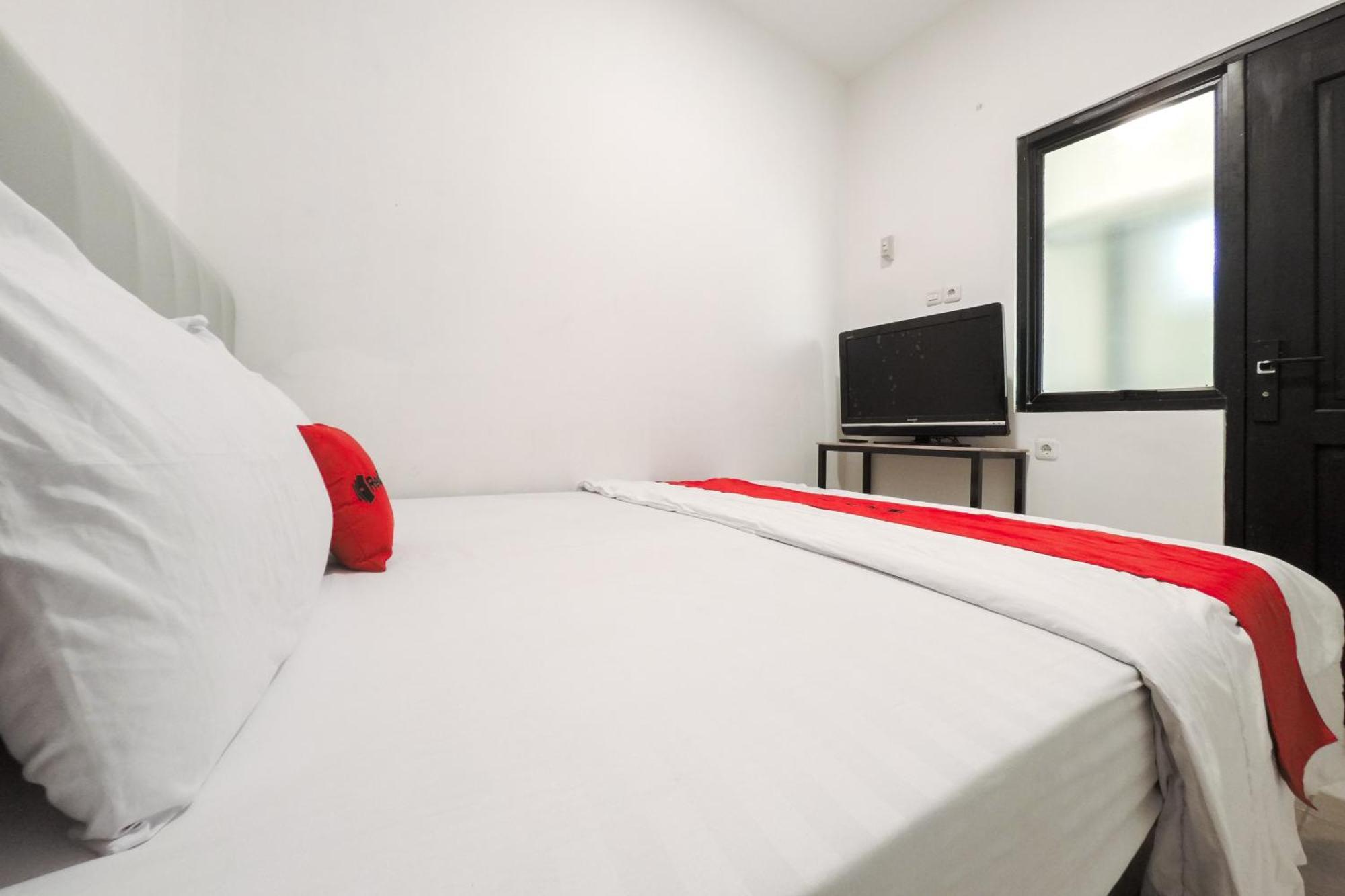 Reddoorz At Flamboyan Harapan Indah Hotel Bekasi Eksteriør billede