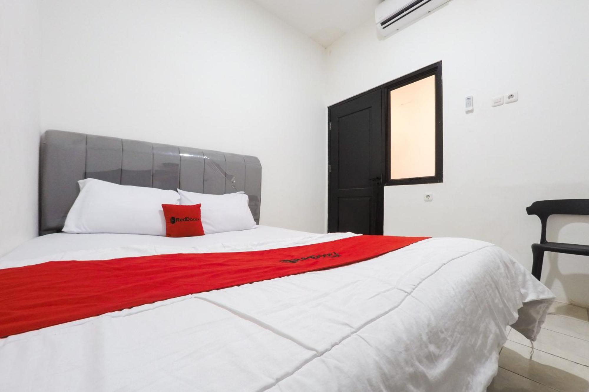 Reddoorz At Flamboyan Harapan Indah Hotel Bekasi Eksteriør billede