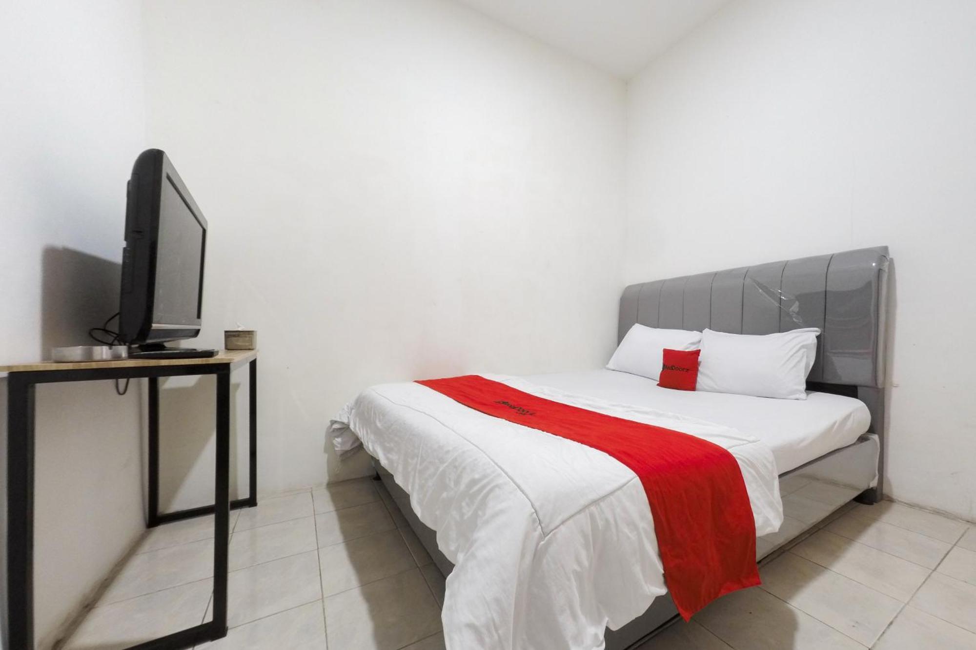 Reddoorz At Flamboyan Harapan Indah Hotel Bekasi Eksteriør billede